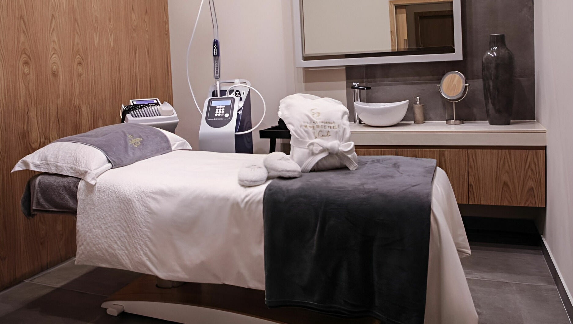 Luxurious treatment room at The Slimming Experience, Dubai, Dubai, AE, offering relaxation and rejuvenation.