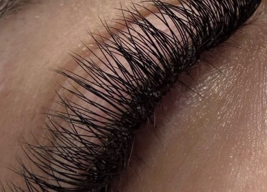 Closeup of enhanced lashes at MIDDLEWICH! Cheshire Brow Bar (21 Northwood Avenue), Middlewich, England, GB.