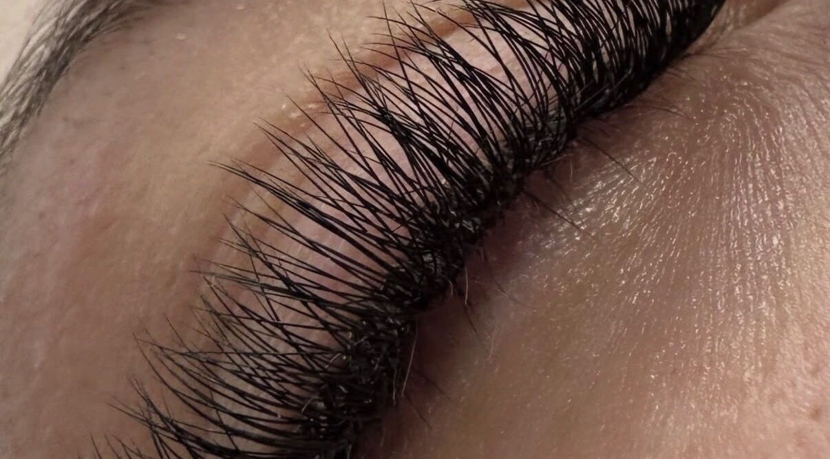 Closeup of enhanced lashes at MIDDLEWICH! Cheshire Brow Bar (21 Northwood Avenue), Middlewich, England, GB.