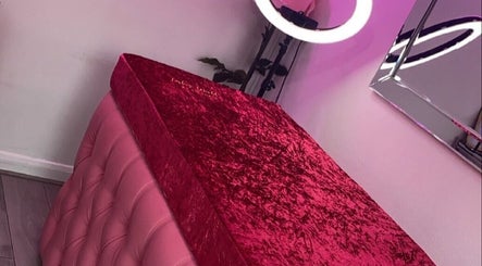 Lashes World by Victoria image 3