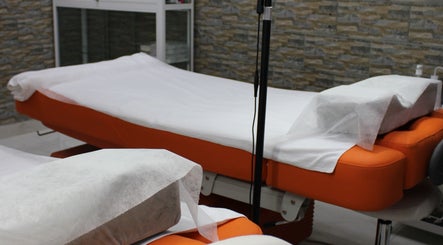 Comfortable treatment beds at Rana Balhas Beauty Center, أبو ظبي, أبو ظبي, AE for ultimate relaxation.