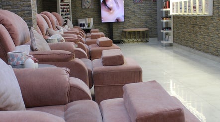 Comfortable seating at Rana Balhas Beauty Center, أبو ظبي, أبو ظبي, AE, offering a tranquil atmosphere.