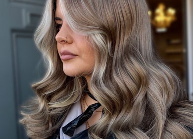 Elegant wavy hairstyle at Claire Sinclair Hair, Tillicoultry, Scotland, GB.