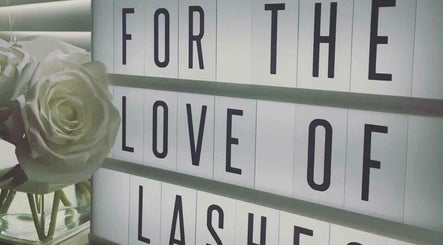 For the Love of Lashes Bild 3
