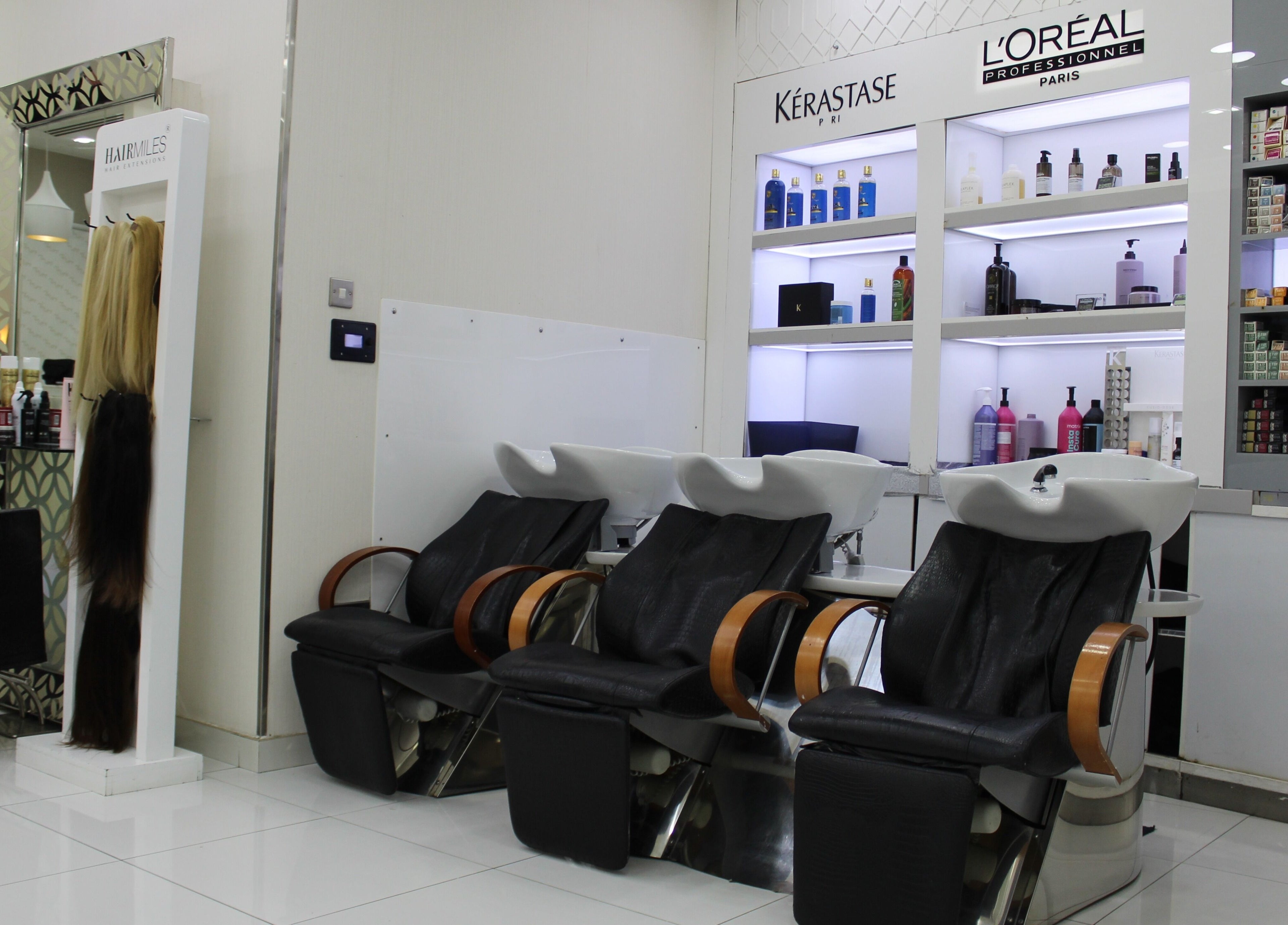 Stylish wash stations at Hush Salon Kempinski Central Avenue of Dubai, offering premium care in Dubai, Dubai, AE.