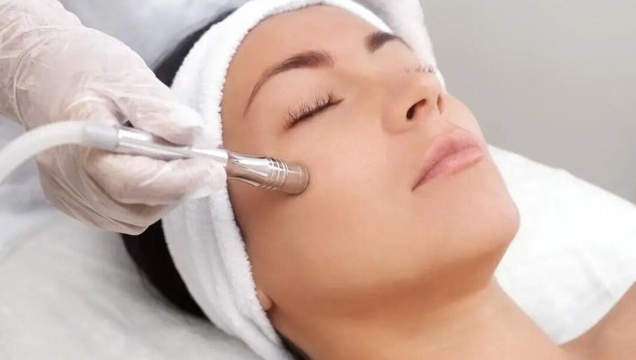 Facial treatment at Replenish Beauty, Ironbank, South Australia, AU, showcasing expert skincare service.