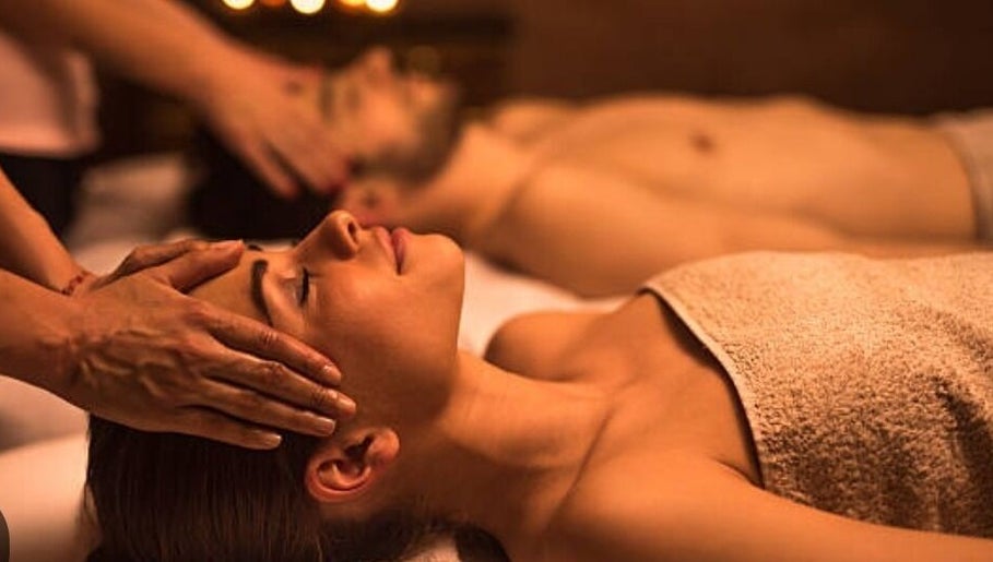 Relaxing couples massage at Replenish Body Care in Ironbank, South Australia, AU.