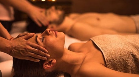 Relaxing couples massage at Replenish Body Care in Ironbank, South Australia, AU.