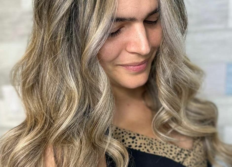 Woman with wavy, blonde hair at Gemproimage, Miami, Florida, US, showcasing modern hair styling.