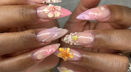 Kristina’s custom nails图像2