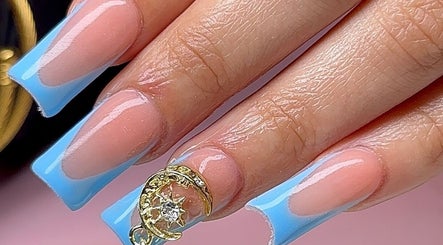 Skynails Lashes image 3