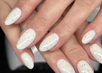 Manucure élégante chez Normanails - Ongles à Boucherville, Boucherville, Québec, CA.
