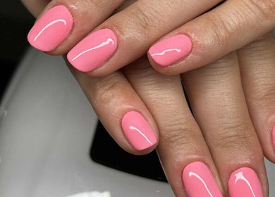 Manucure rose élégante à Normanails - Ongles à Boucherville, Boucherville, Québec, CA.