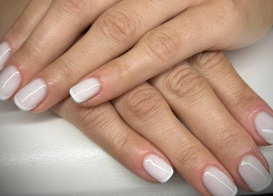 Manucure française élégante chez Normanails - Ongles à Boucherville, Boucherville, Québec, CA.