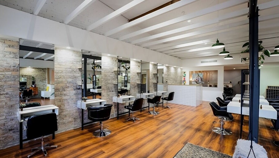 Maverick Hair and Art Salon, bilde 1