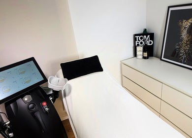 Sala de tratamiento moderna en Hollywood Body Face, València, Comunidad Valenciana, ES.