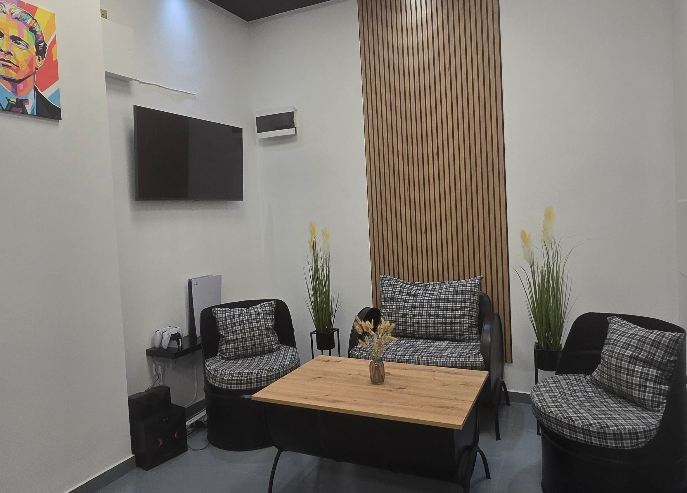 Уютен и стилен кът в FITBARBER STUDIO, Пловдив, Пловдив, BG с модерен декор.