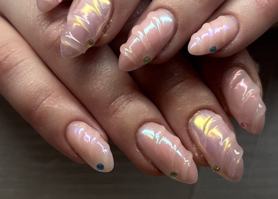 Manucure holographique à Em Nail’s, Serre-les-sapins, Bourgogne-franche-comté, FR.