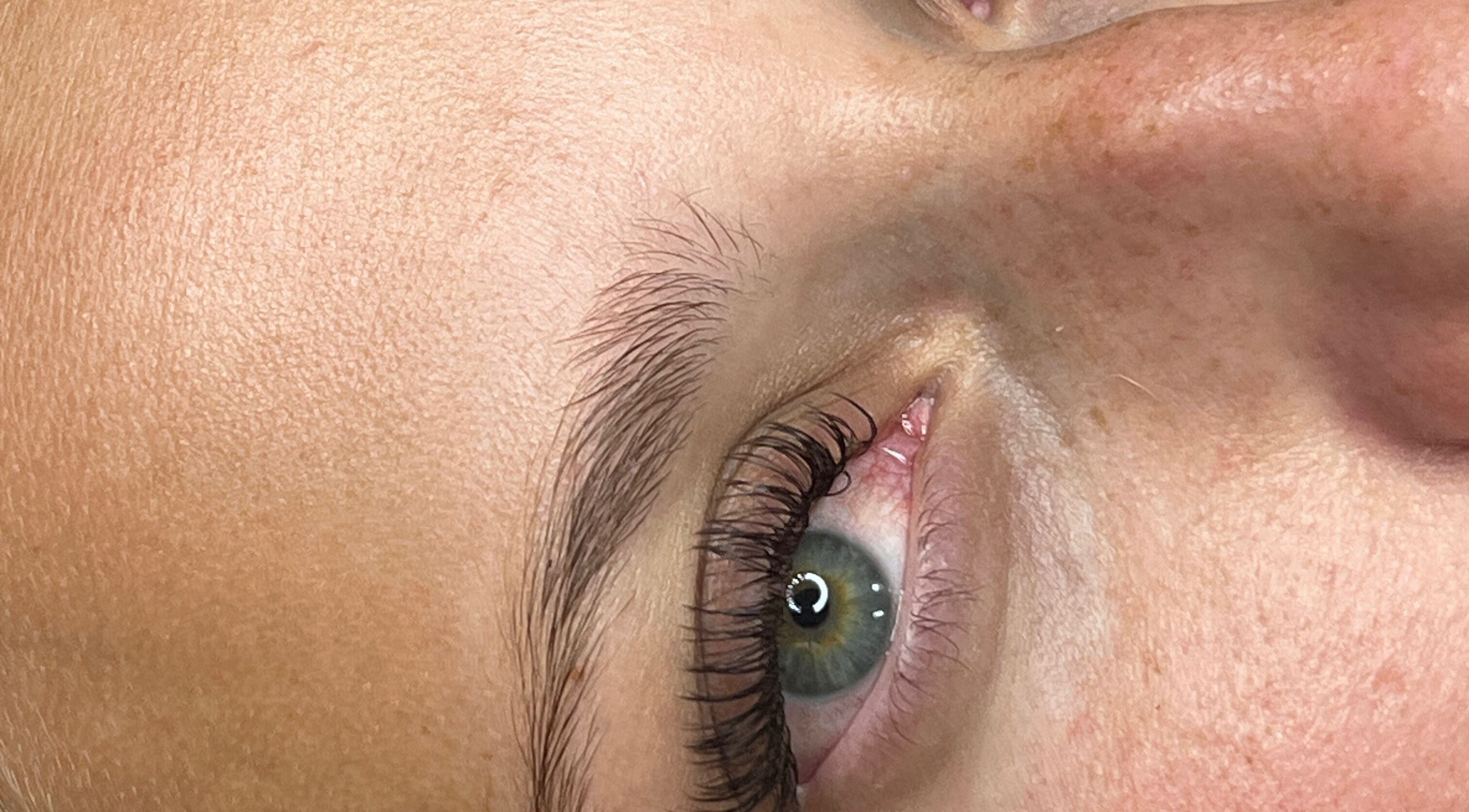 Extension de cils impeccable chez Naj Lashes à Lavancia-epercy, FR.