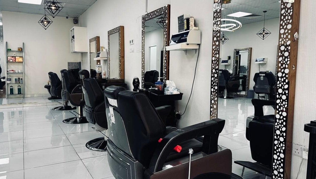 Modern barbershop setup at Streaks Gents - Al Nahda 1, Dubai, Dubai, AE with stylish mirrors and chairs.