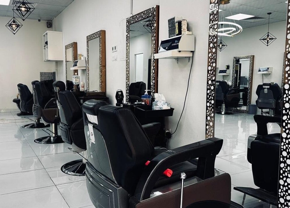 Modern barbershop setup at Streaks Gents - Al Nahda 1, Dubai, Dubai, AE with stylish mirrors and chairs.