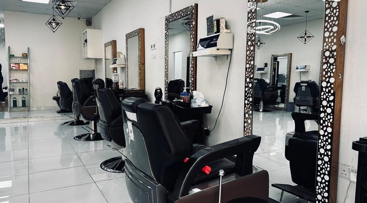Modern barbershop setup at Streaks Gents - Al Nahda 1, Dubai, Dubai, AE with stylish mirrors and chairs.