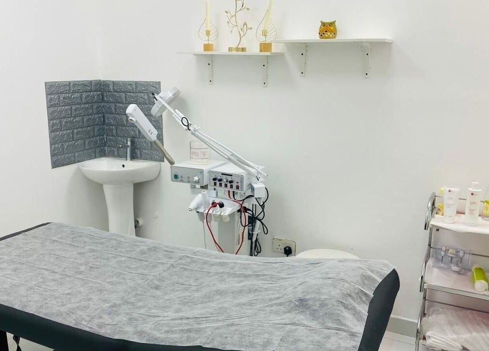 Clean treatment room at Streaks Gents - Al Nahda 1 in Dubai, Dubai, AE. Equipped for wellness services.