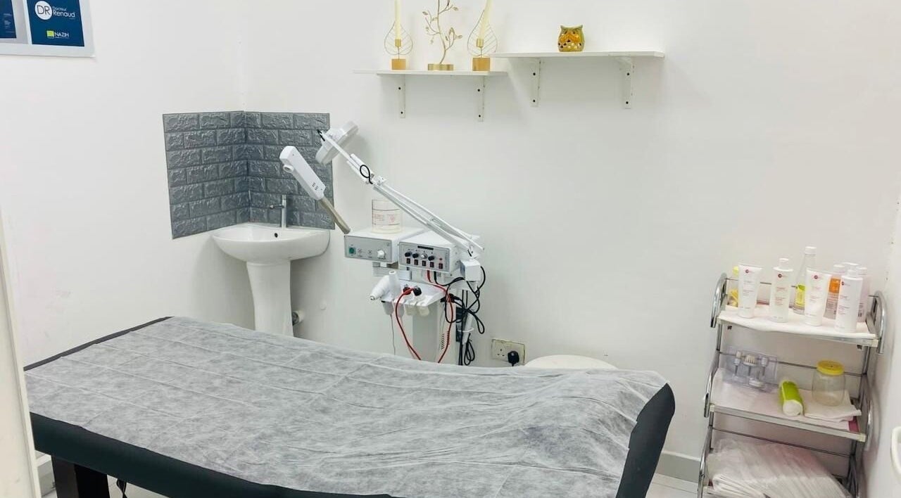 Clean treatment room at Streaks Gents - Al Nahda 1 in Dubai, Dubai, AE. Equipped for wellness services.