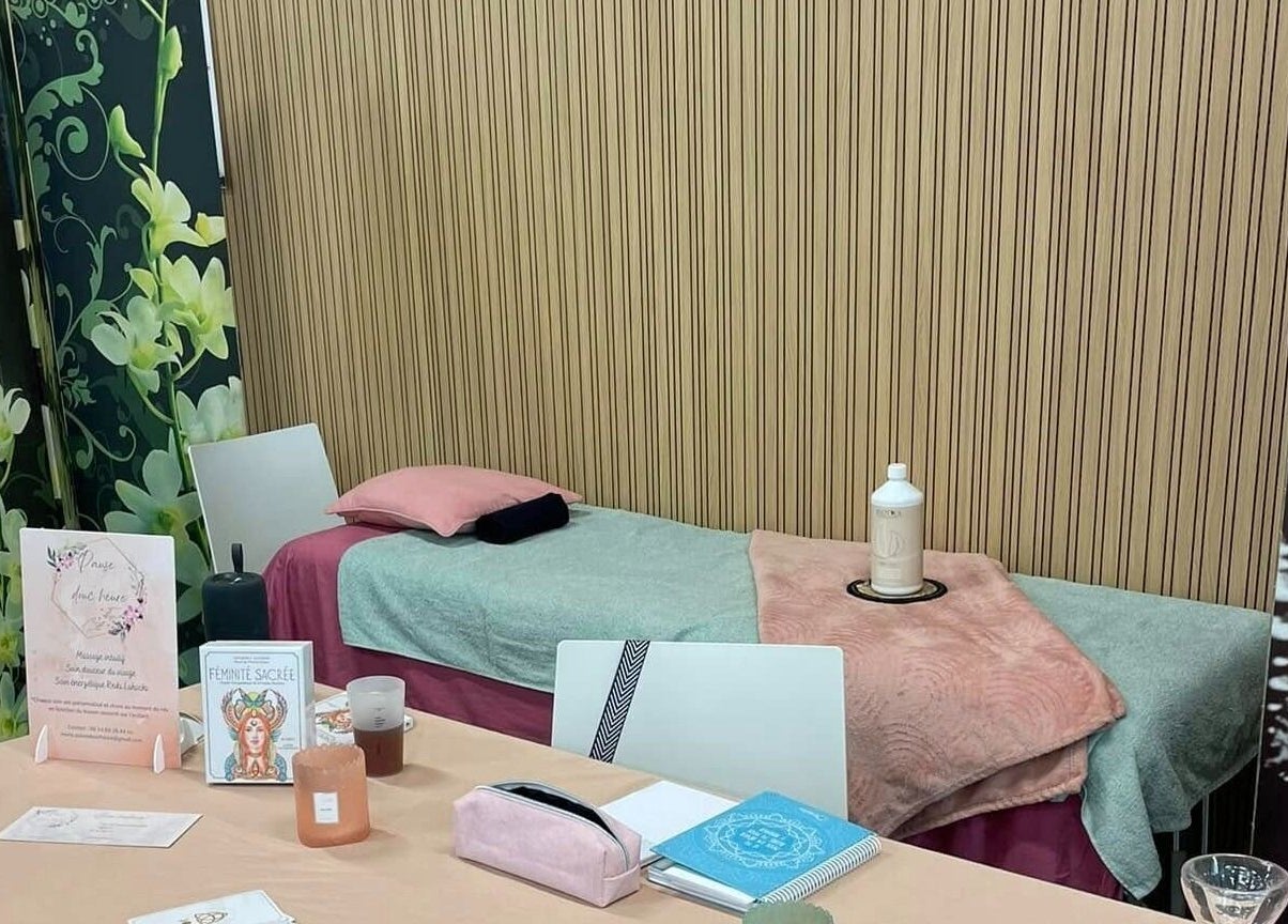 Table de massage apaisante chez Pause Douc’heure à Vallet, Pays De La Loire, FR.