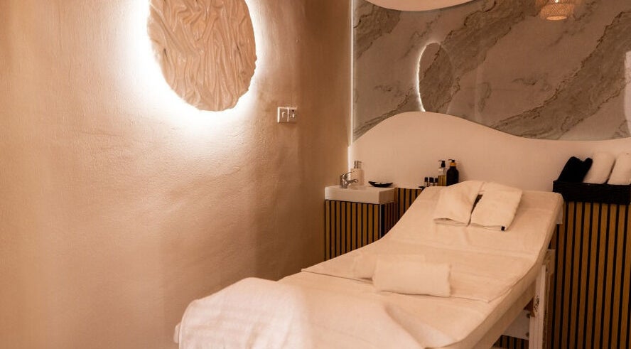 Relaxing massage room at éir Massage Studio, Tas-sliema, MT with a cozy bed and calming decor.