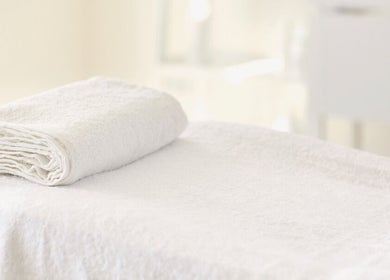Fresh white towels at Med Aesthetics & Wellness Clinic, Trujillo Alto, PR for a relaxing experience.