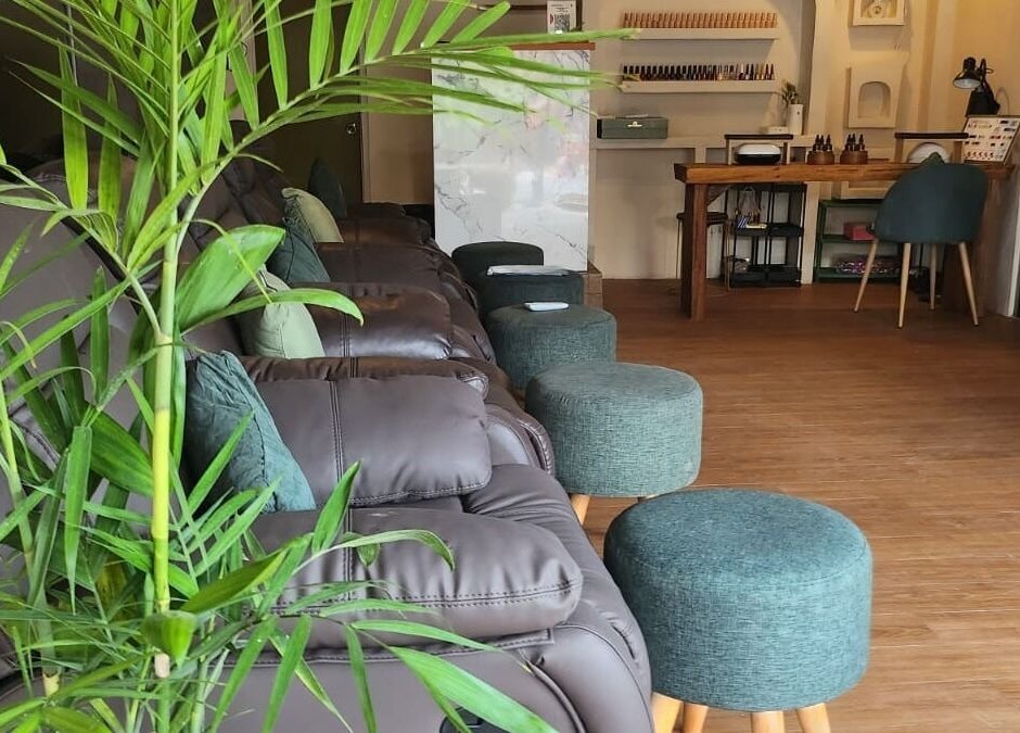 Khonó Spa's serene lounge with plush seating in Bali, Bali, ID, offering a tranquil atmosphere.