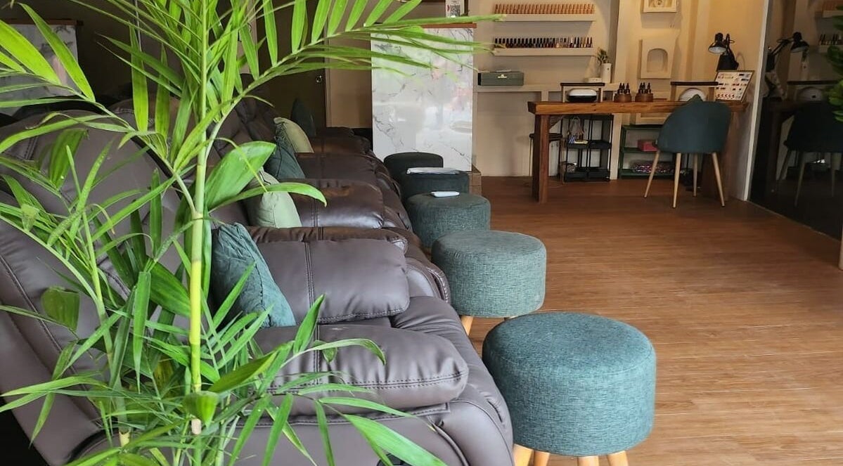 Khonó Spa's serene lounge with plush seating in Bali, Bali, ID, offering a tranquil atmosphere.