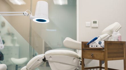 Nails Murr Luxe - Manicure Salon in Canary Wharf