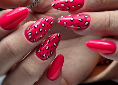Vibrant leopard print nails at SWorld Nails, Kingston Upon Hull, Anglia, GB, showcasing stunning nail art.