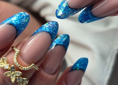Blue glitter nails at SWorld Nails, Kingston Upon Hull, Anglia, GB showcase exquisite nail art.