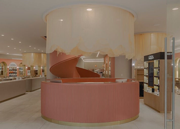 Recepción elegante de Leonora Studio | Polanco, Ciudad De México, MX con diseño moderno y tonos cálidos.