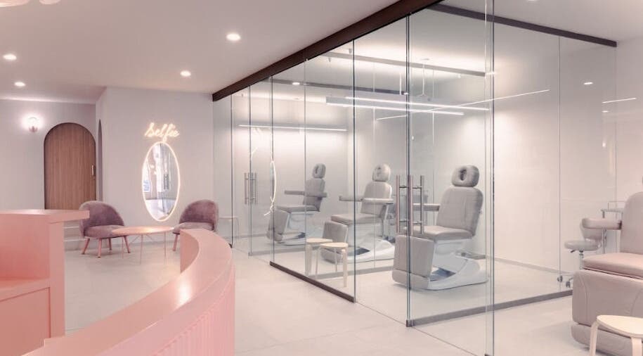 Interior moderno de Leonora Studio | Colonia del Valle, Ciudad De México, Ciudad De México, MX con sillas de salón.