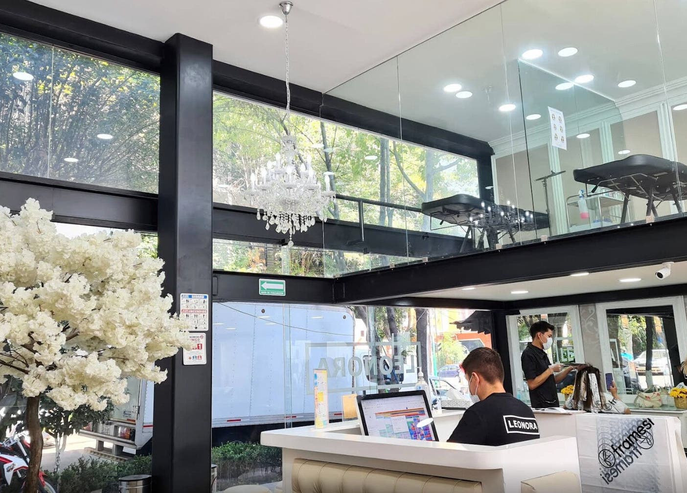 Interior moderno de Leonora Studio | Colonia del Valle, Ciudad De México: elegante, luminosa y profesional.