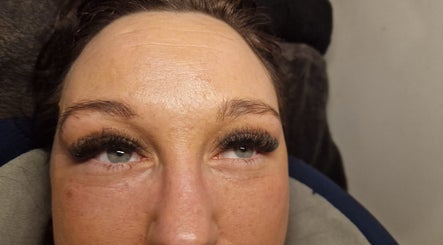 Lissys lashes image 2