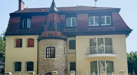 Chill Out Masszázs varázslatos épülete a Budapest, Magyar, HU címen.