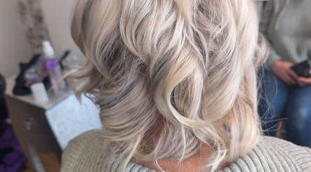 Blonde wavy hairstyle at Twisted Friction @ Strands Studio, Sheffield, England, GB. Elegant salon ambiance.