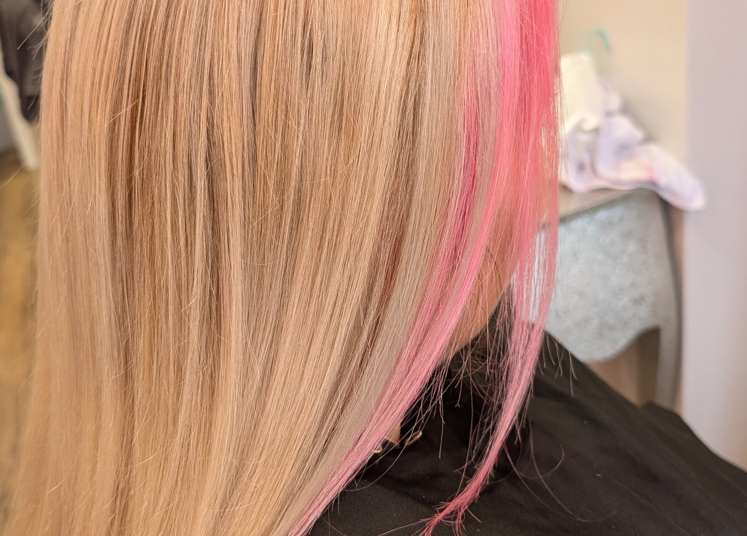Stylish pink highlights at Twisted Friction @ Strands Studio, Sheffield, England, GB create a vibrant look.