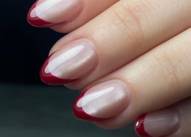 Manicura francesa roja en DD Studio, Panamá, Provincia De Panamá, PA.