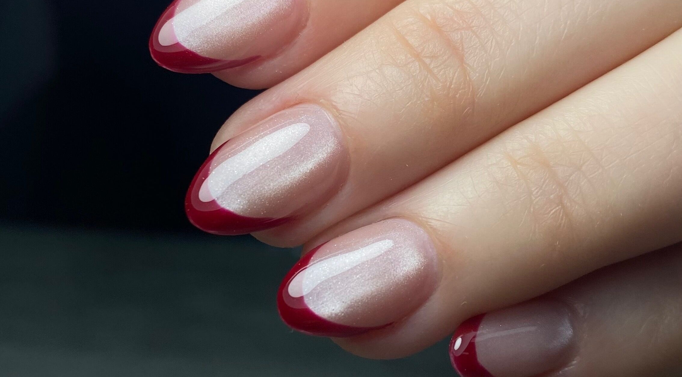 Manicura francesa roja en DD Studio, Panamá, Provincia De Panamá, PA.