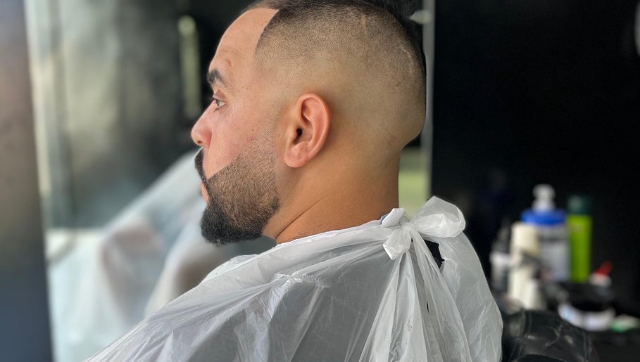 Bush Barber imej 1