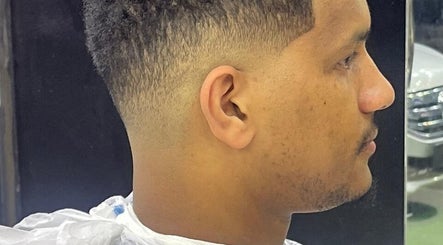 Bush Barber imej 2