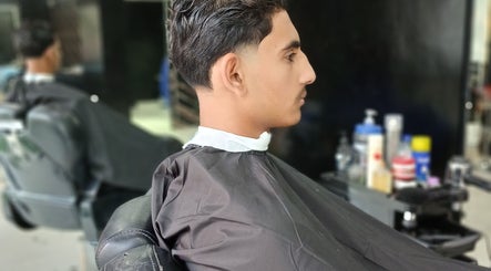 Bush Barber imej 3