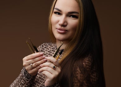 Professional at Glamtime Iza Jeronim in Hull, England, holding beauty tools with confidence.