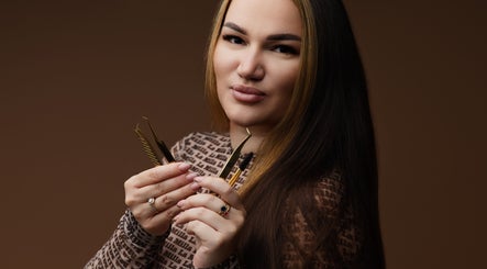 Professional at Glamtime Iza Jeronim in Hull, England, holding beauty tools with confidence.